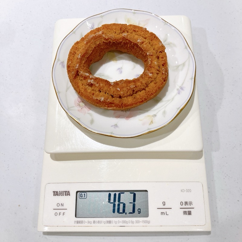 ソルティキャラメルコーン味のオールドファッションドーナツ