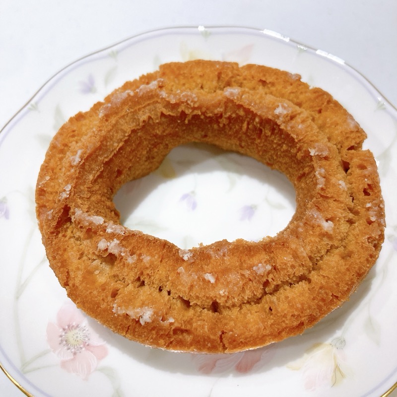 ソルティキャラメルコーン味のオールドファッションドーナツ