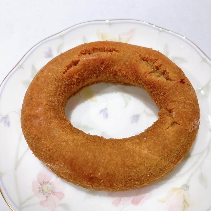 ソルティキャラメルコーン味のオールドファッションドーナツ