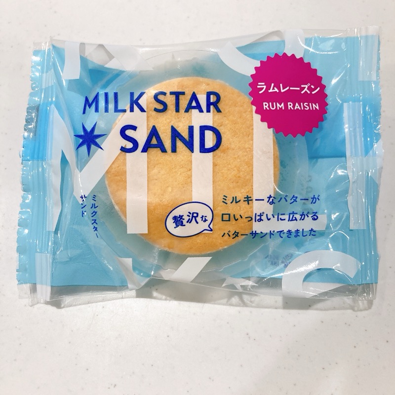 MILKSTARのミルクスターサンドのラムレーズン味