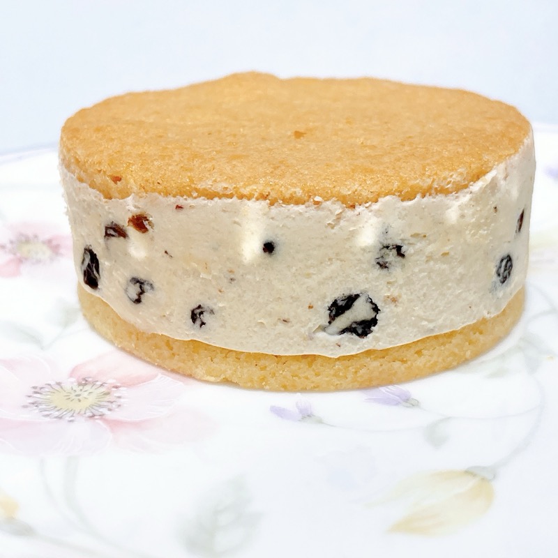 MILKSTARのミルクスターサンドのラムレーズン味