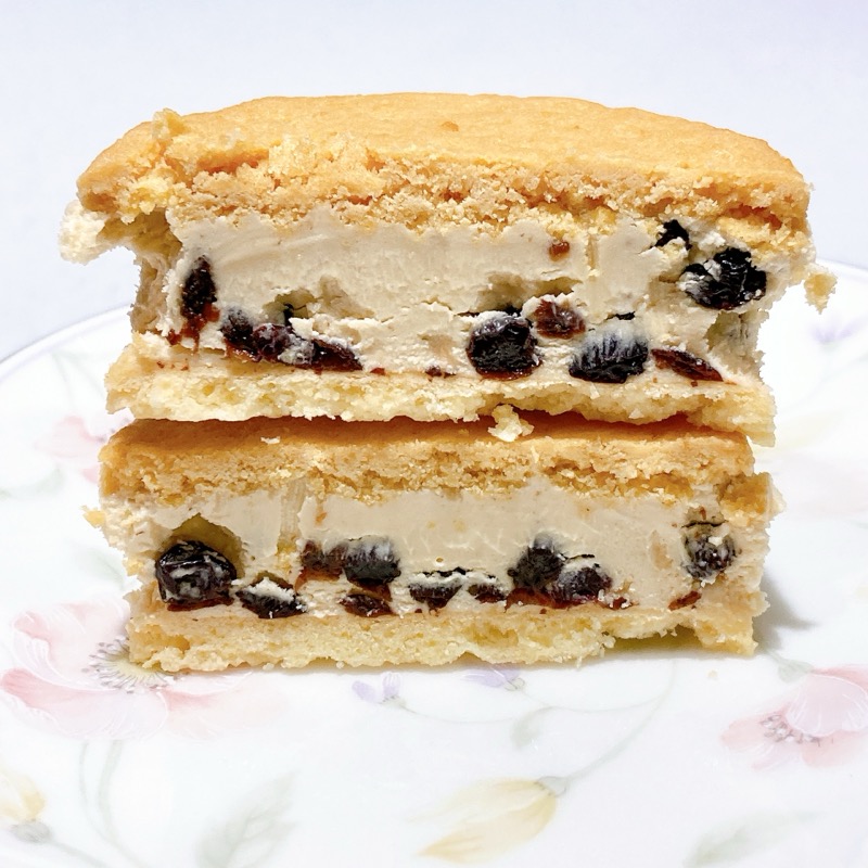 MILKSTARのミルクスターサンドのラムレーズン味