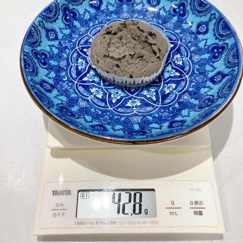 オーツ麦の黒ごま蒸しパン