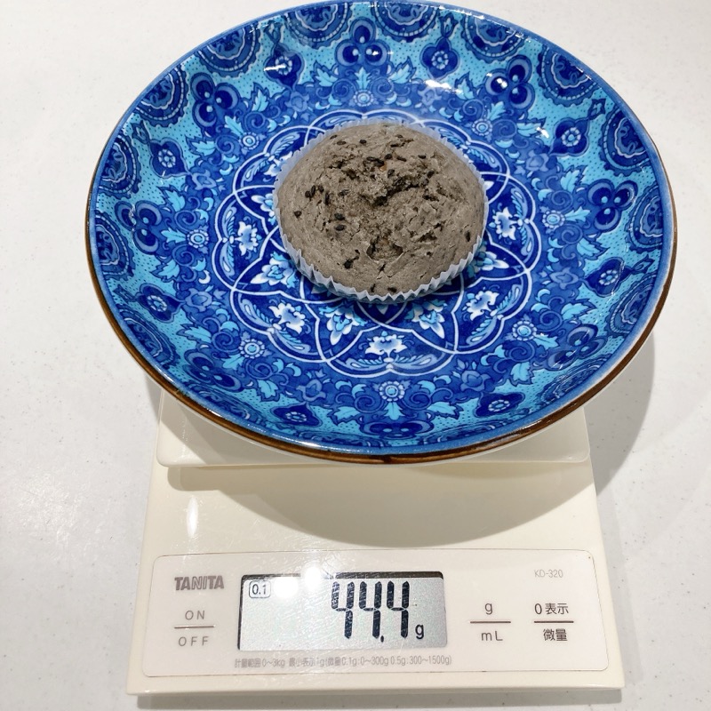 オーツ麦の黒ごま蒸しパン