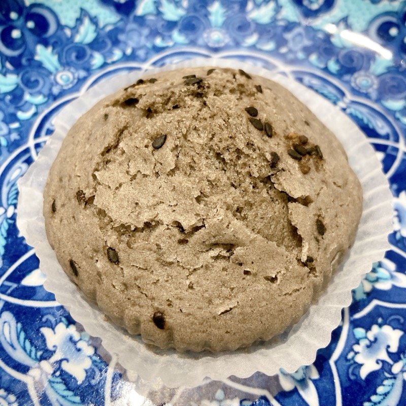 オーツ麦の黒ごま蒸しパン