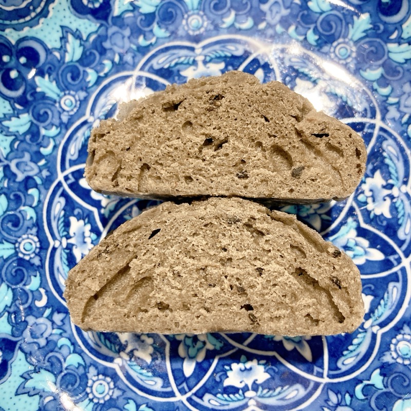 オーツ麦の黒ごま蒸しパン