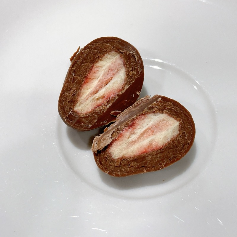ファミマのストロベリーミルクチョコ