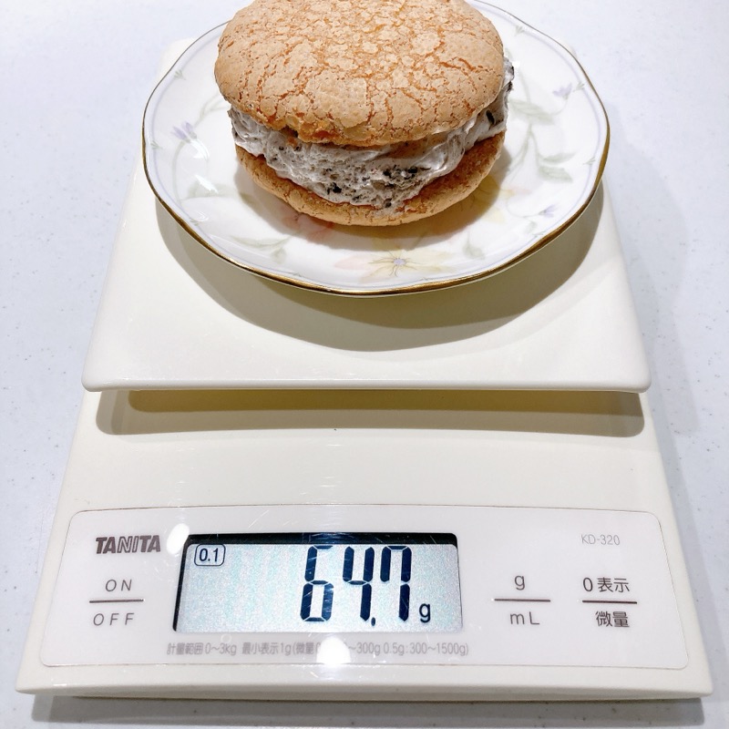 クリームたっぷり生ブッセのクッキークリーム