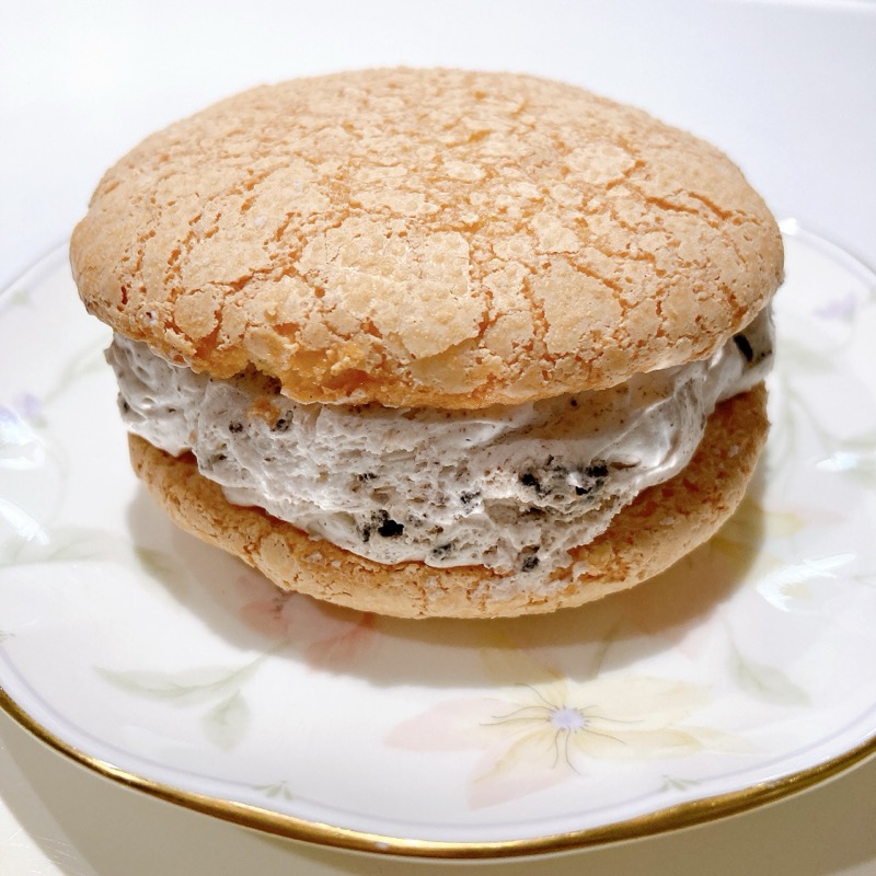 クリームたっぷり生ブッセのクッキークリーム