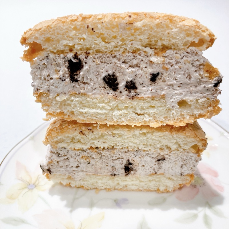 クリームたっぷり生ブッセのクッキークリーム