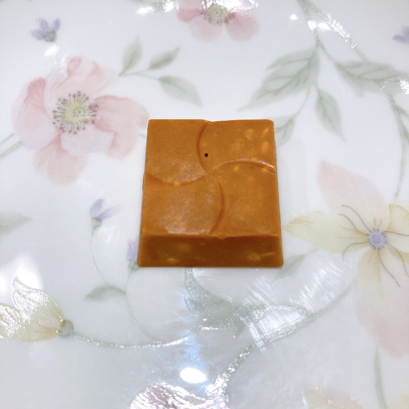 チロルチョコの沖縄塩キャラメル味
