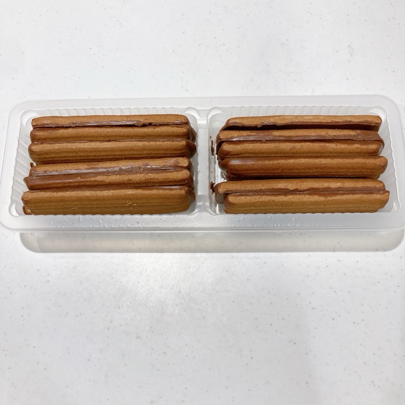 ダイソーのチョコクリームサンドのチョコ味