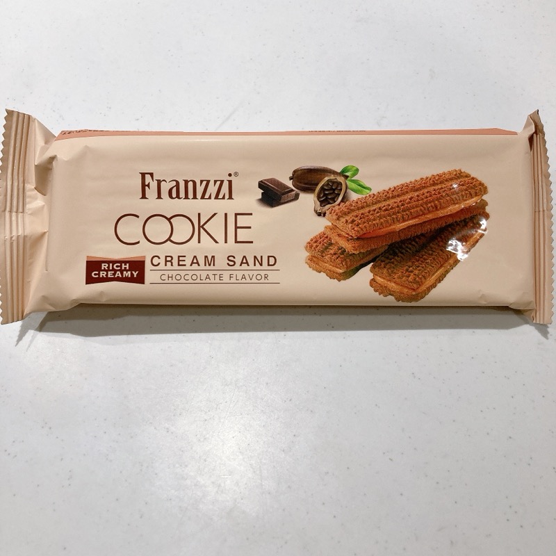 ダイソーのチョコクリームサンドのチョコ味