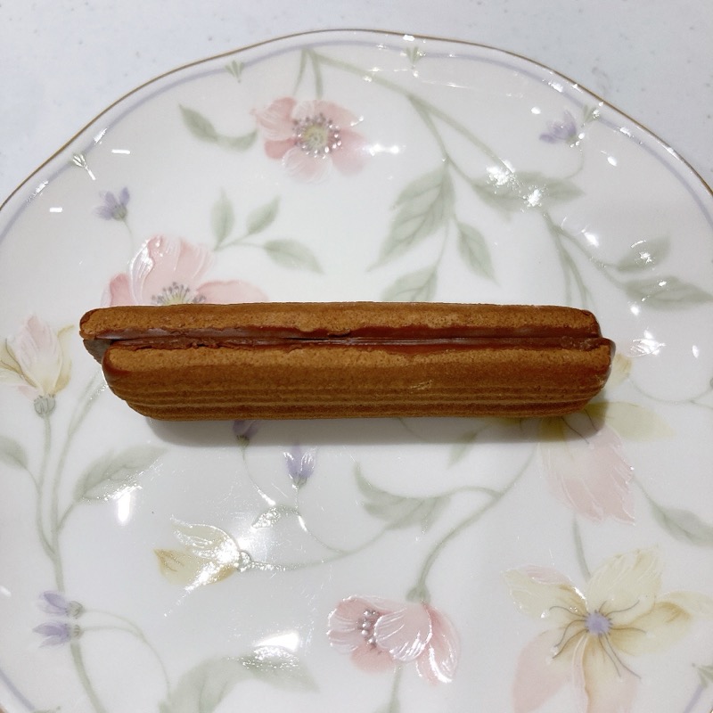 ダイソーのチョコクリームサンドのチョコ味