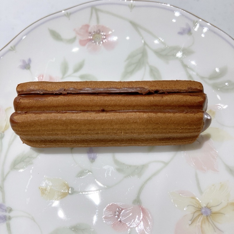 ダイソーのチョコクリームサンドのチョコ味