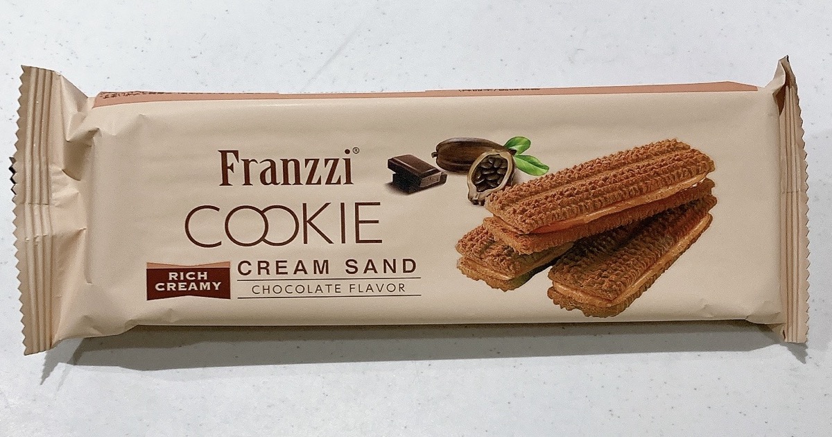 ダイソーのチョコクリームサンドのチョコ味