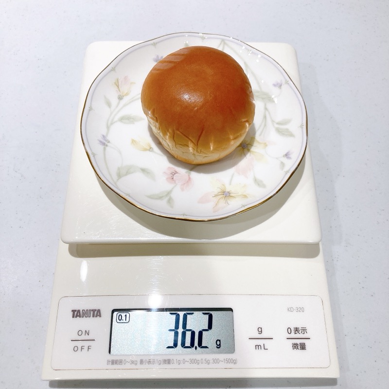 薄皮の塩キャラメルクリームパン
