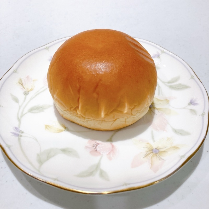 薄皮の塩キャラメルクリームパン