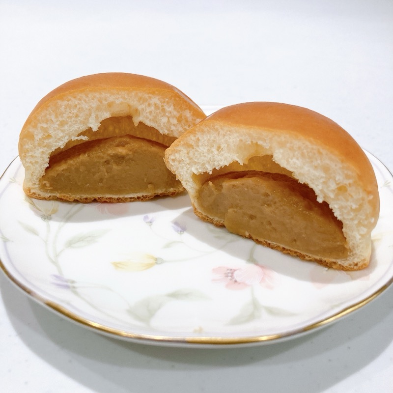薄皮の塩キャラメルクリームパン