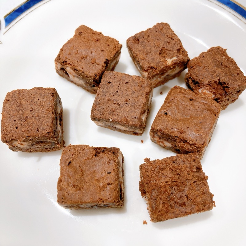 世にもおいしいチョコっとブラウニーイチゴはアポロチョコみたいな味？何個入り？