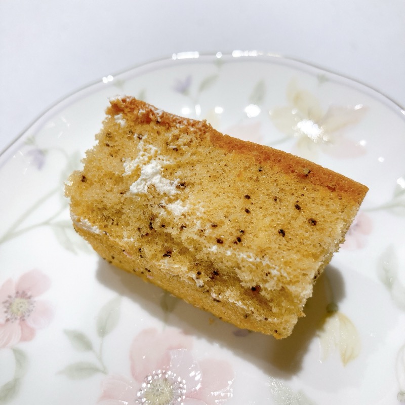 ファミマのふわふわシフォンケーキ 紅茶
