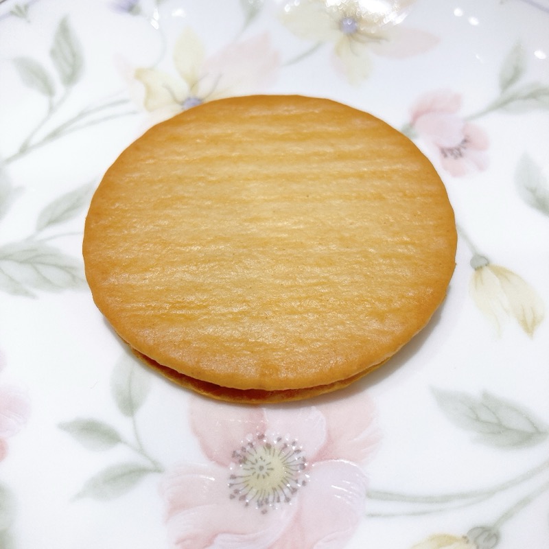 セブンのパリッと香ばしい塩キャラメルサンド