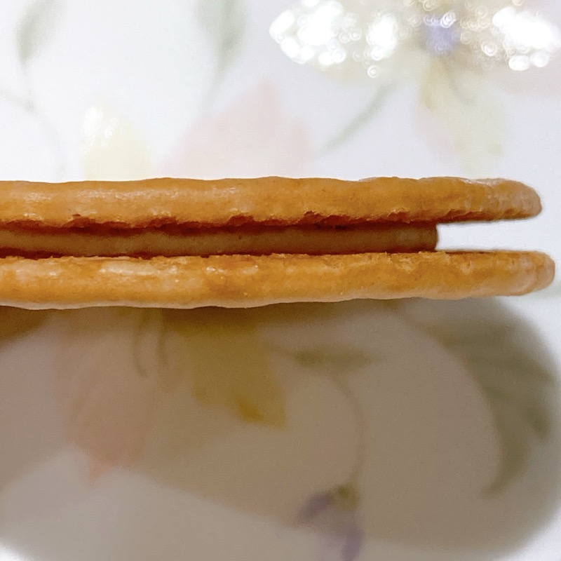 セブンのパリッと香ばしい塩キャラメルサンド