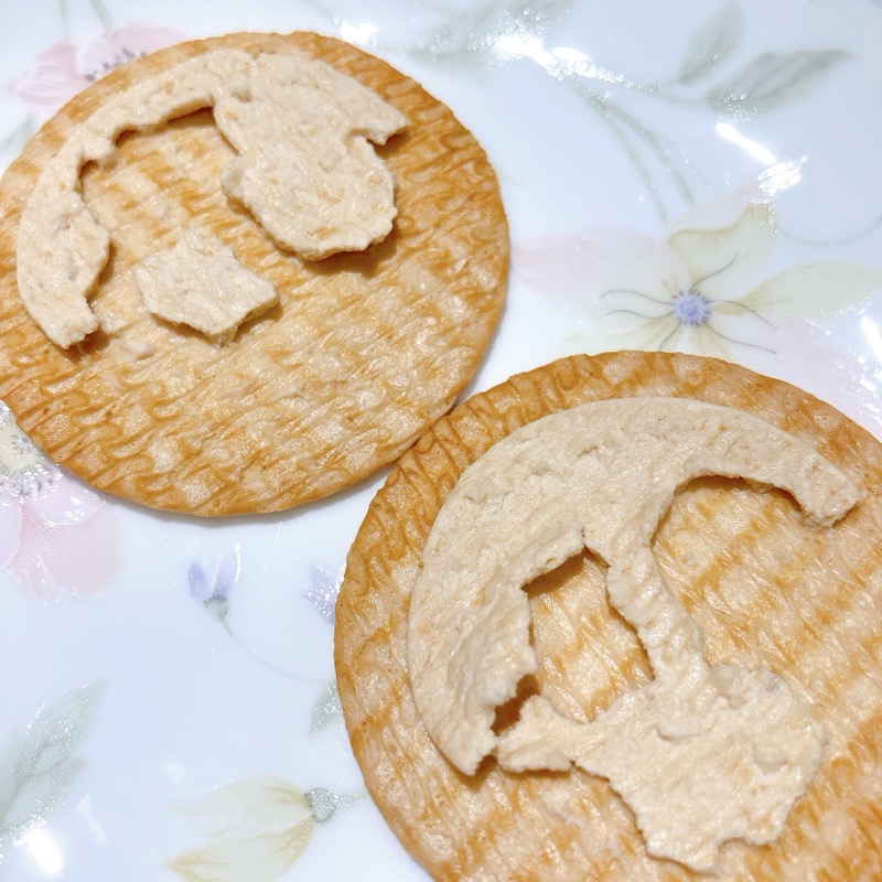 セブンのパリッと香ばしい塩キャラメルサンド