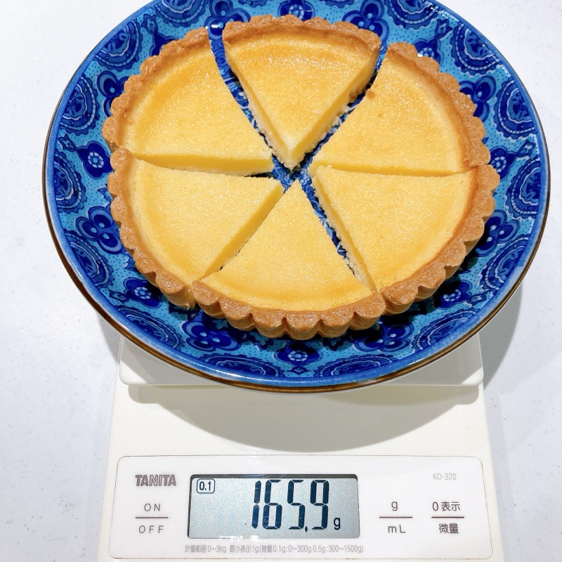プレシアの6つに切れてる焼きクリームチーズタルト