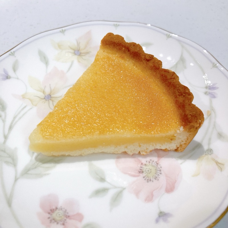 プレシアの6つに切れてる焼きクリームチーズタルト
