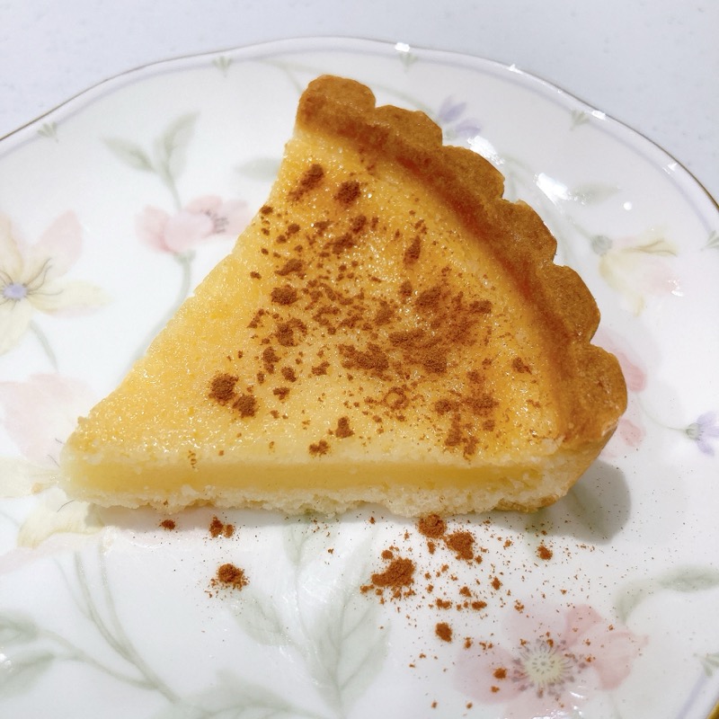 プレシアの6つに切れてる焼きクリームチーズタルト