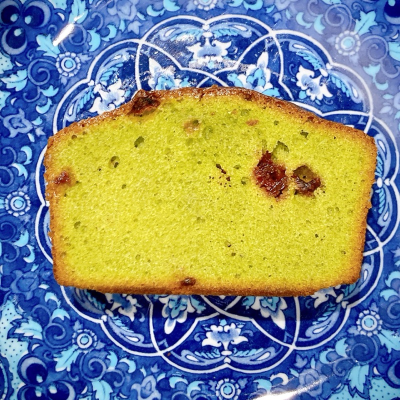 ピスタチオとドライいちごのパウンドケーキ