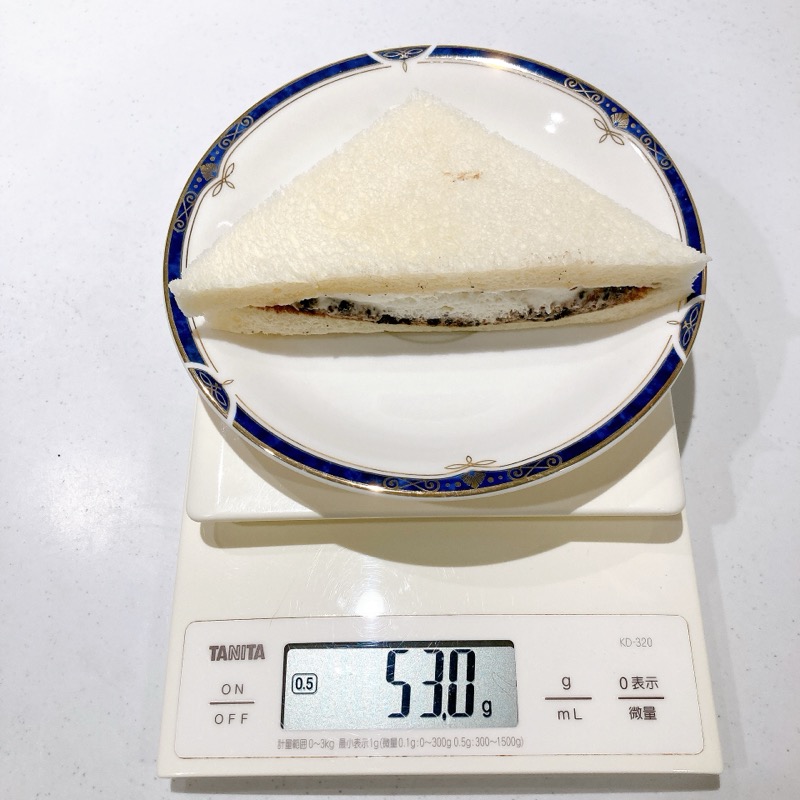 ファミマとスヌーピーコラボクッキー&クリームサンド