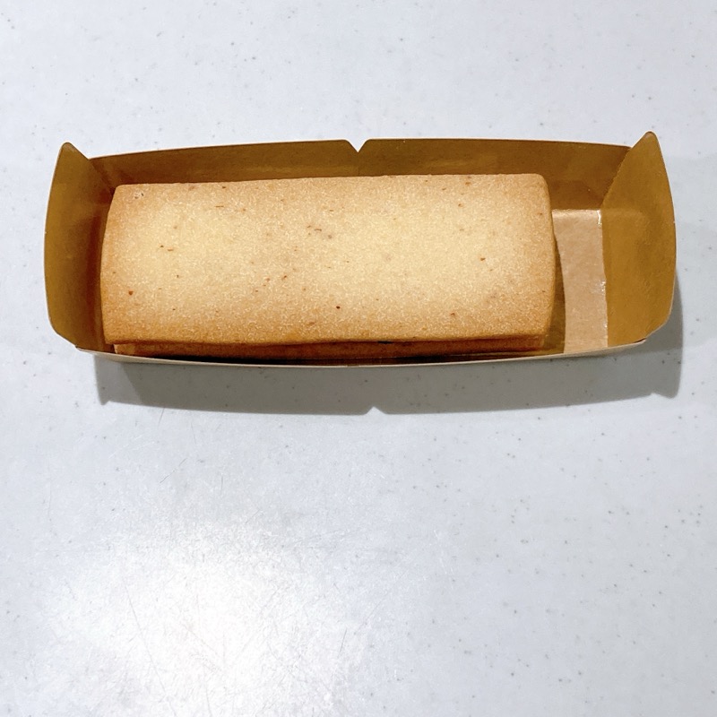 ファミマのトロバタラムレーズンサンド