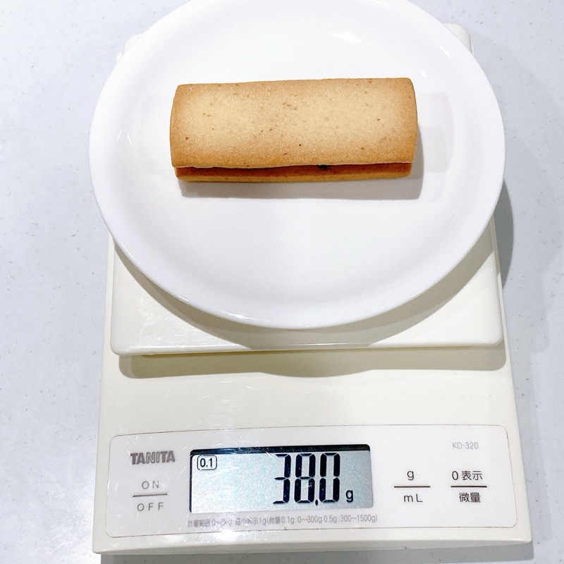 ファミマのトロバタラムレーズンサンド