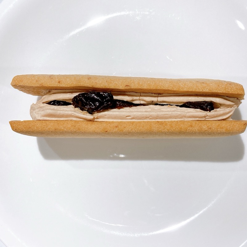 ファミマのトロバタラムレーズンサンド