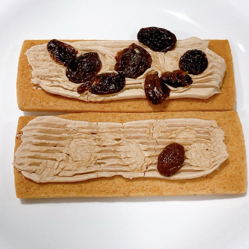 ファミマのトロバタラムレーズンサンド