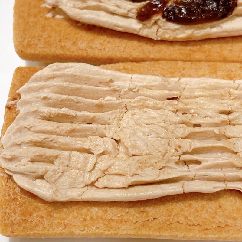 ファミマのトロバタラムレーズンサンド