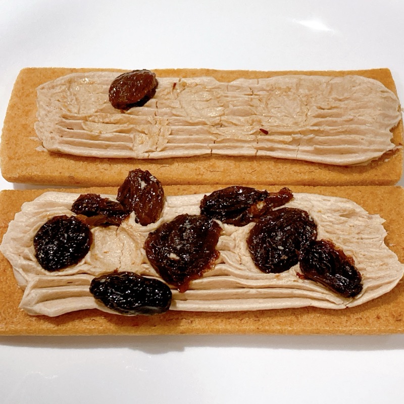 ファミマのトロバタラムレーズンサンド