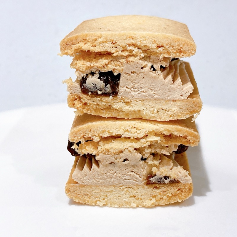 ファミマのトロバタラムレーズンサンド