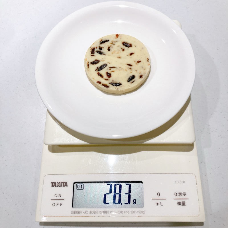 ファミマのとろけるラムレーズンクッキー