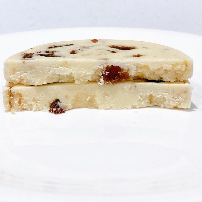 ファミマのとろけるラムレーズンクッキー