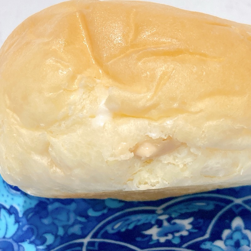 冷やして食べるとろけるくりーむパンミルクティー