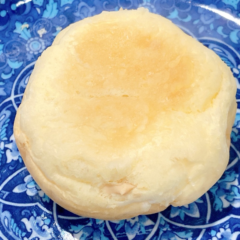 冷やして食べるとろけるくりーむパンミルクティー