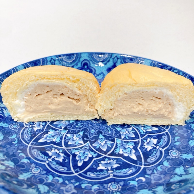 冷やして食べるとろけるくりーむパンミルクティー