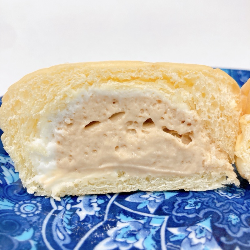 冷やして食べるとろけるくりーむパンミルクティー