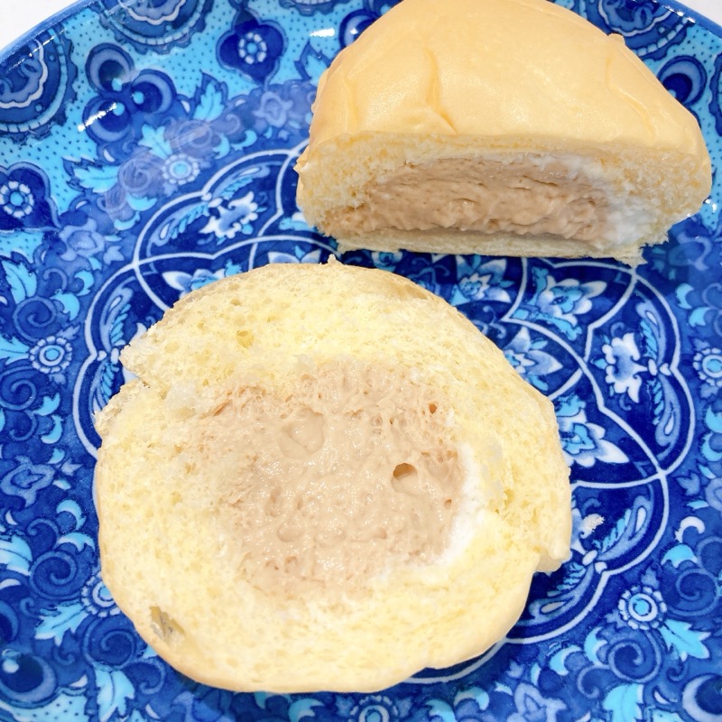 冷やして食べるとろけるくりーむパンミルクティー