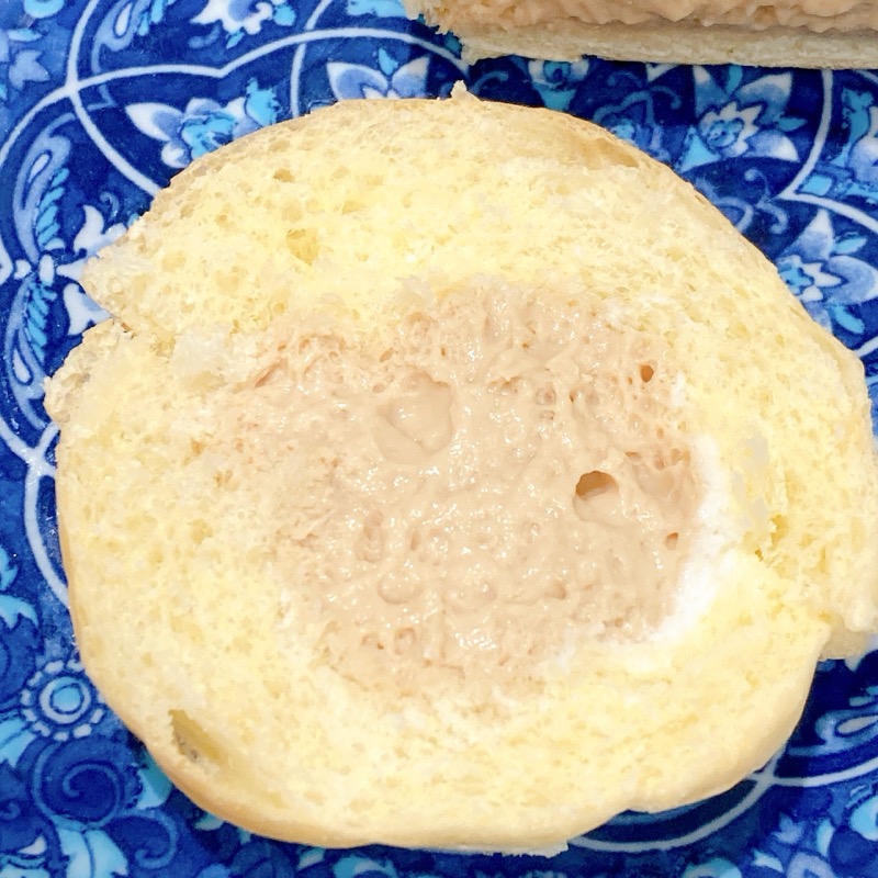 冷やして食べるとろけるくりーむパンミルクティー