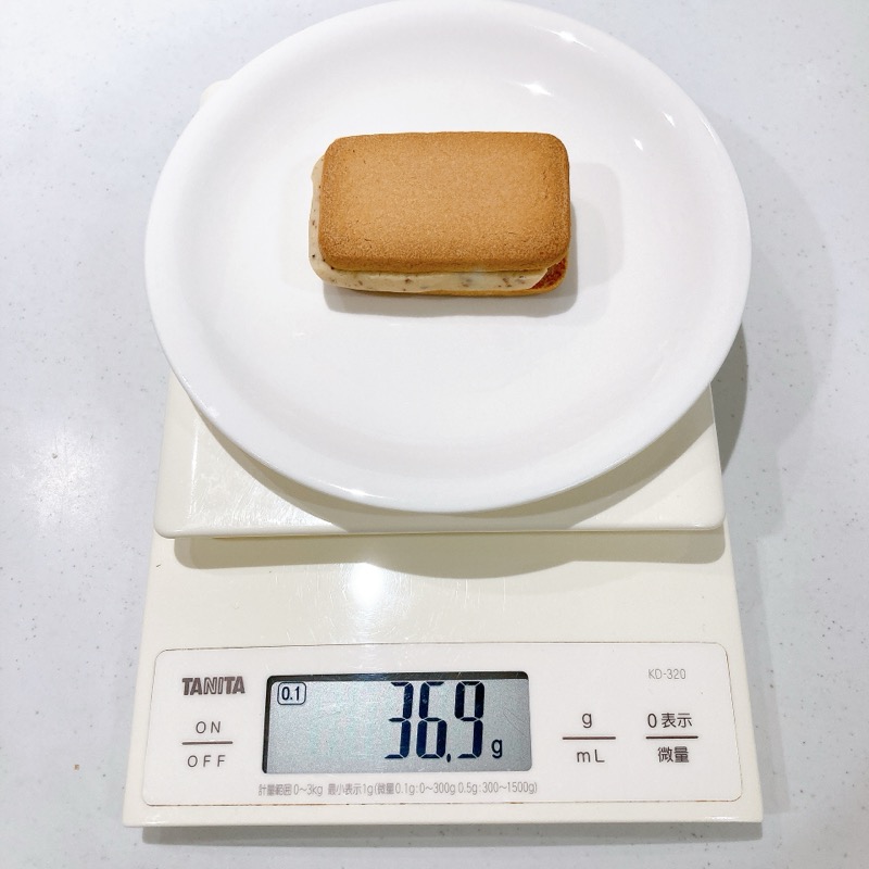 たっぷりショコラサンドクッキーラムレーズン