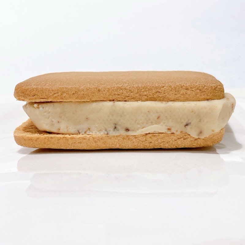 たっぷりショコラサンドクッキーラムレーズン